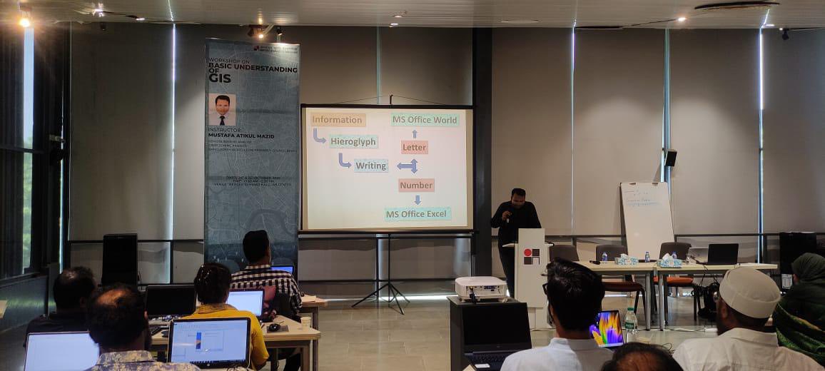 “Basic Understanding of GIS” শীর্ষক দুই দিনব্যাপী কর্মশালা অনুষ্ঠিত