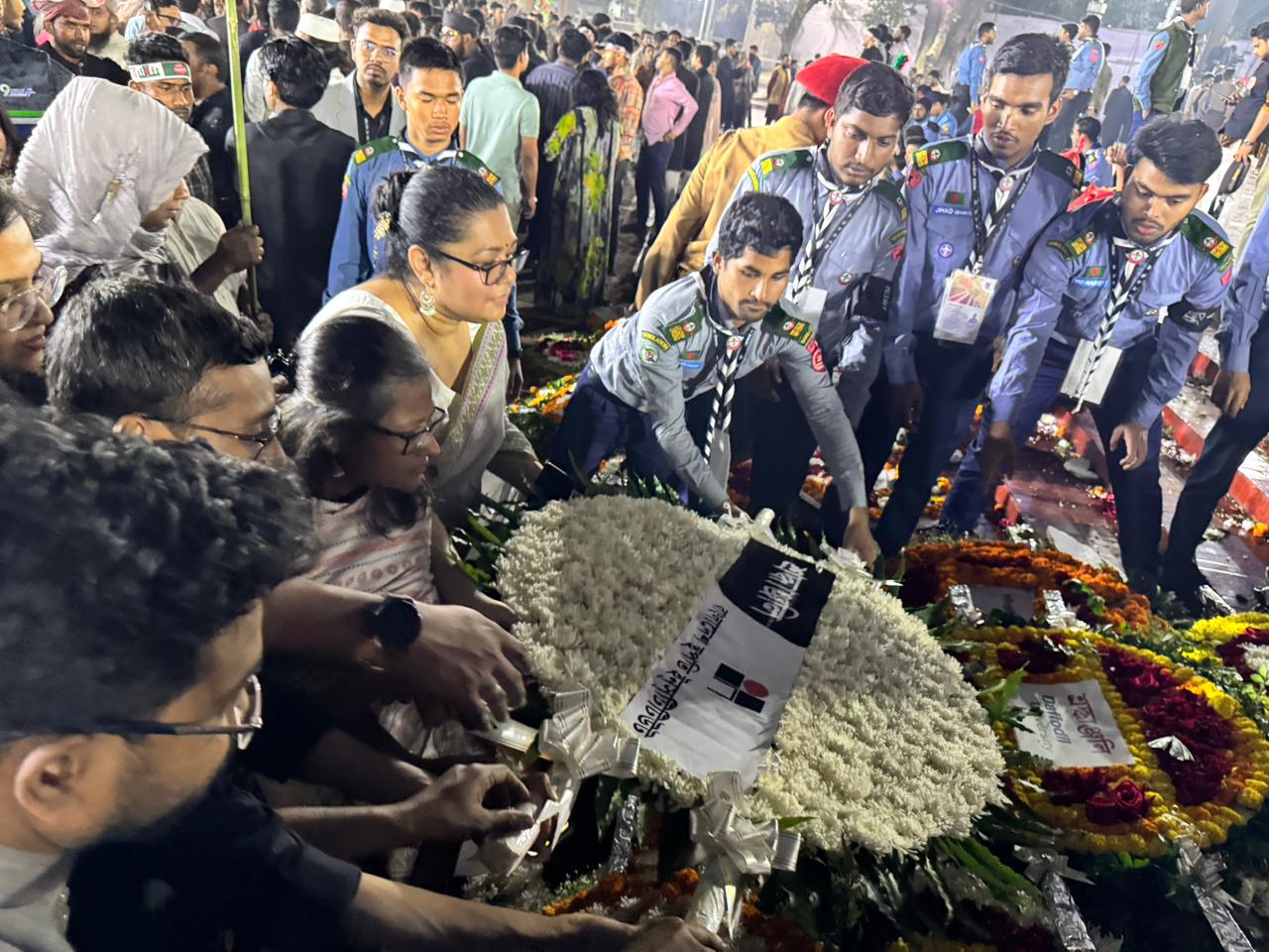 ২১শে ফেব্রুয়ারিতে বাস্থই কর্তৃক শ্রদ্ধা নিবেদন